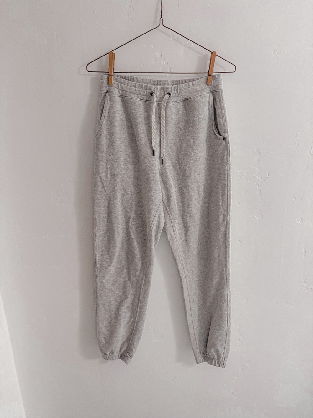 Vuori Women's Sweatpants Jogger in Pale Grey Heather Size XS